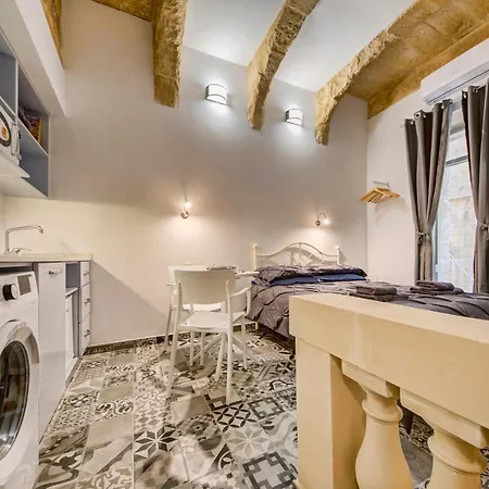 Apartment 33 Sally Port *