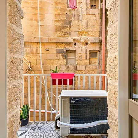 33 Sally Port Apartment Valletta
