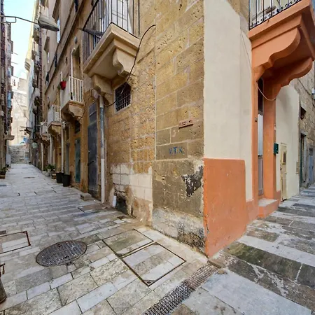 33 Sally Port Apartment Valletta