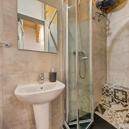 33 Sally Port * La Valette