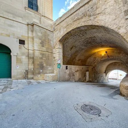 33 Sally Port Valletta