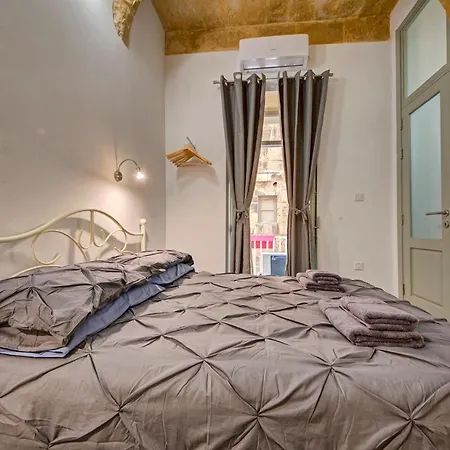 33 Sally Port * Valletta