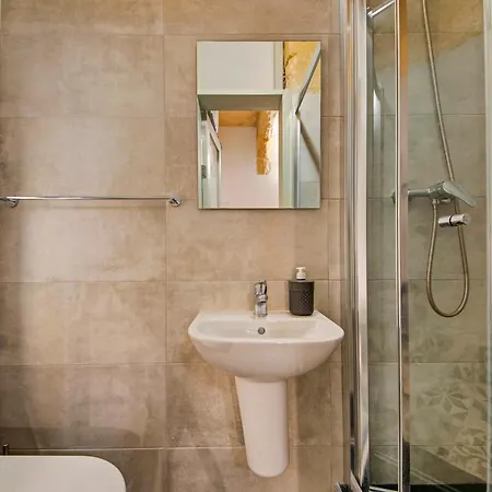 33 Sally Port * Valletta