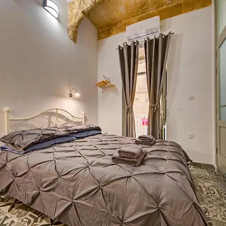 Apartment 33 Sally Port